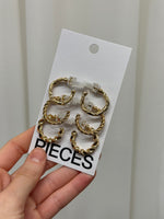 Ladda upp bild till gallerivisning, PIECES - FINA O 3-PACK EARRINGS - GOLD COLOUR
