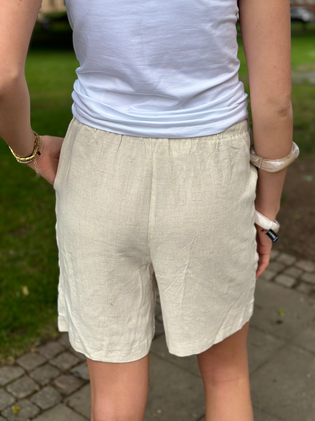 ONLY - SIESTA MW PULL-UP SHORTS - MOONBEAM