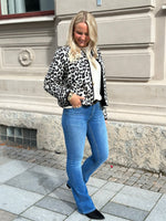 Ladda upp bild till gallerivisning, MARTA - ROSEANNE JACKET - BEIGE LEO
