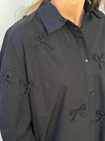 Ladda upp bild till gallerivisning, SOAKED - SL JOA BOW SHIRT LS - 194008 BLACK
