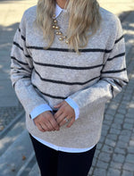 Ladda upp bild till gallerivisning, VEROMODA - FLAWLESS LS O-NECK PULLOVER - SILVER MINK/DARK GREY

