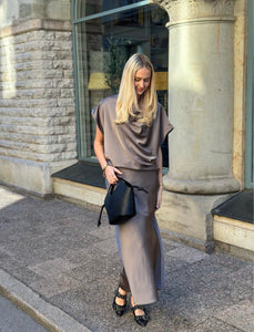 COSY HOUSE - GLANSIG BLUS KORT ÄRM - BEIGE