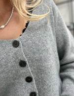 Ladda upp bild till gallerivisning, JDY - LEA LIFE L/S BOTTON CARDIGAN - MEDIUM GREY MELANGE
