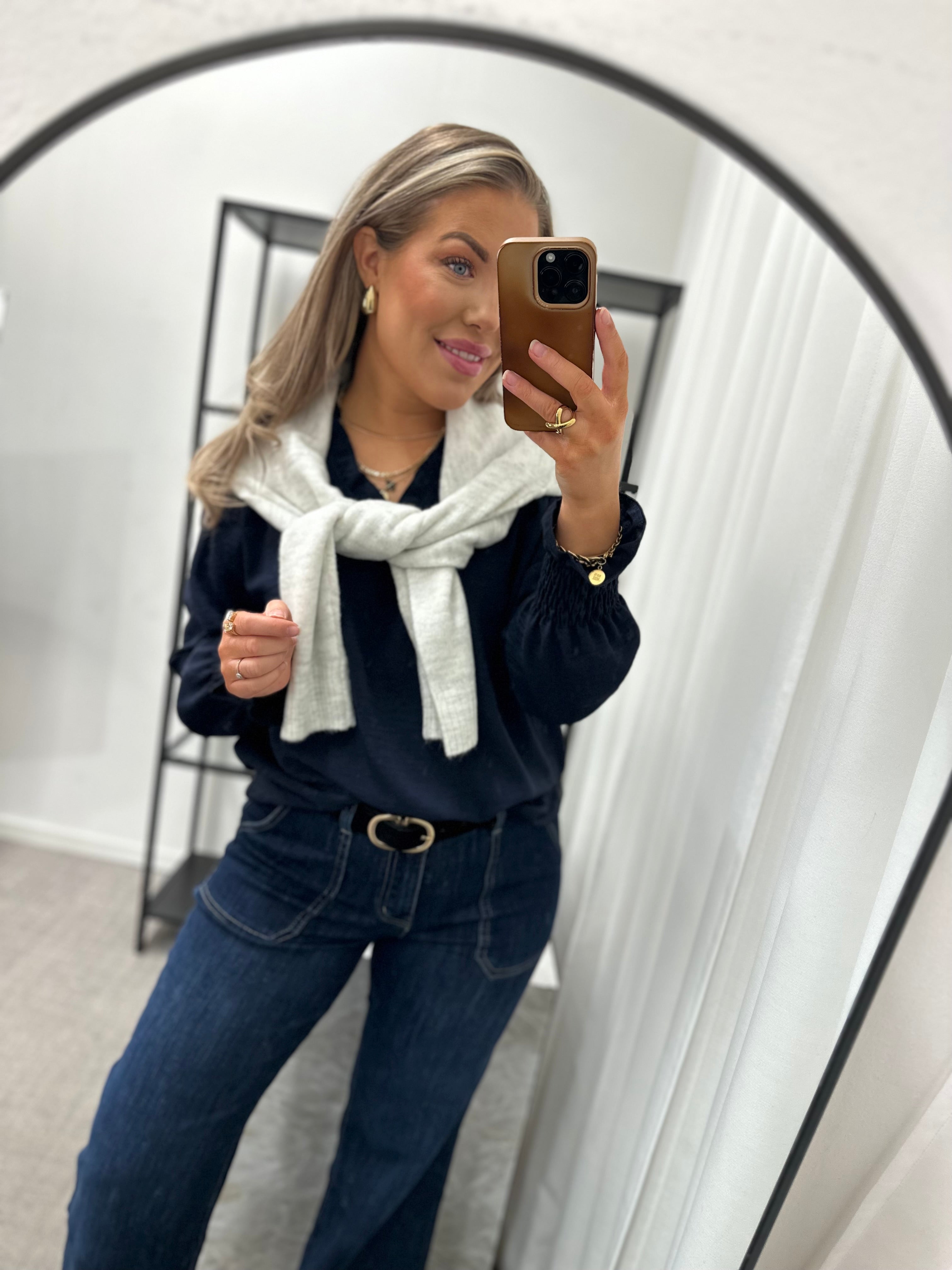 JÖRLEVIK - BLUS MED VOLANG/SMOCKNING - MARINBLÅ