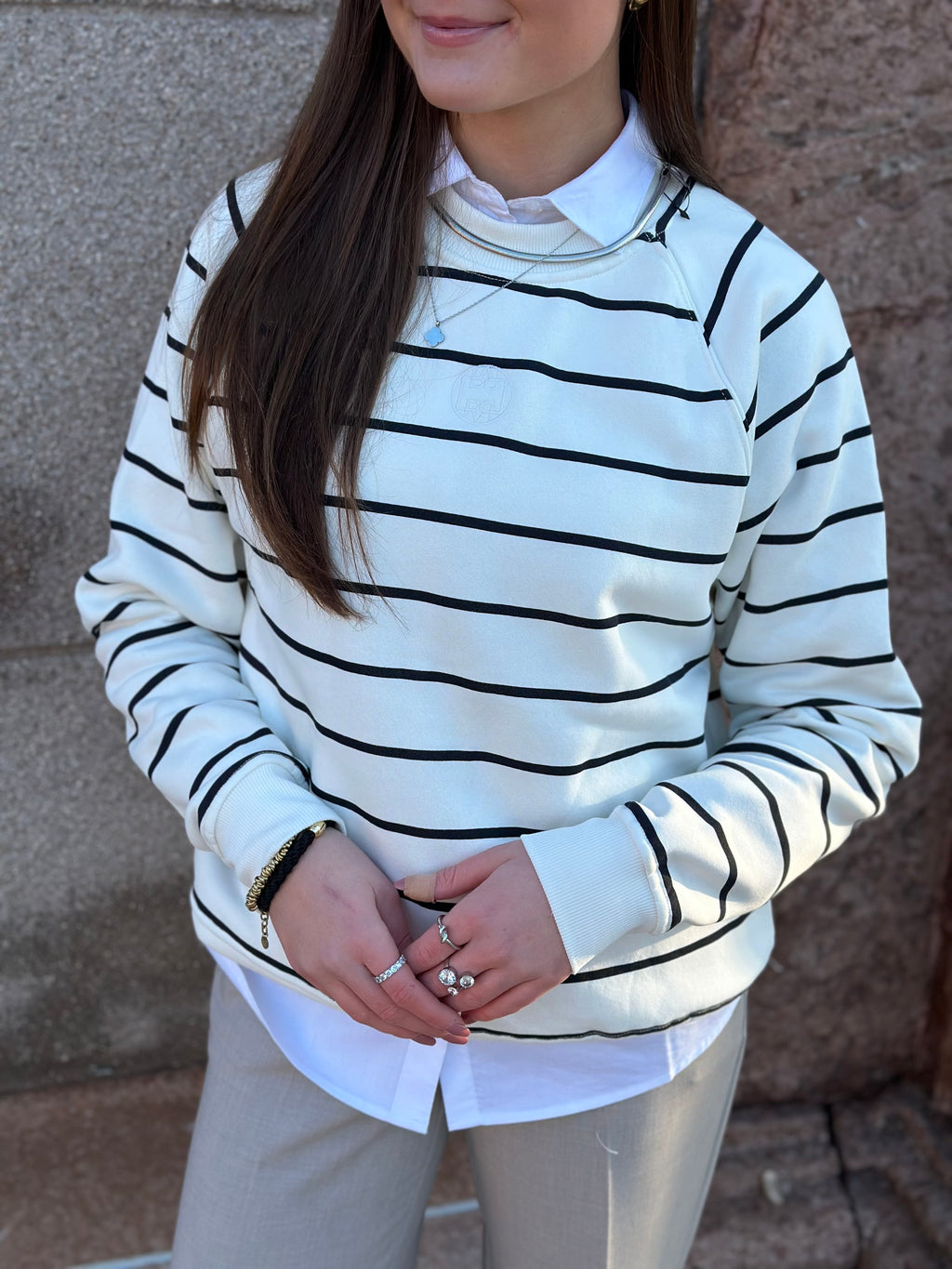 LEVETÉ ROOM - NUKA SWEATSHIRT -  VIT/SVART RANDIG 1001C