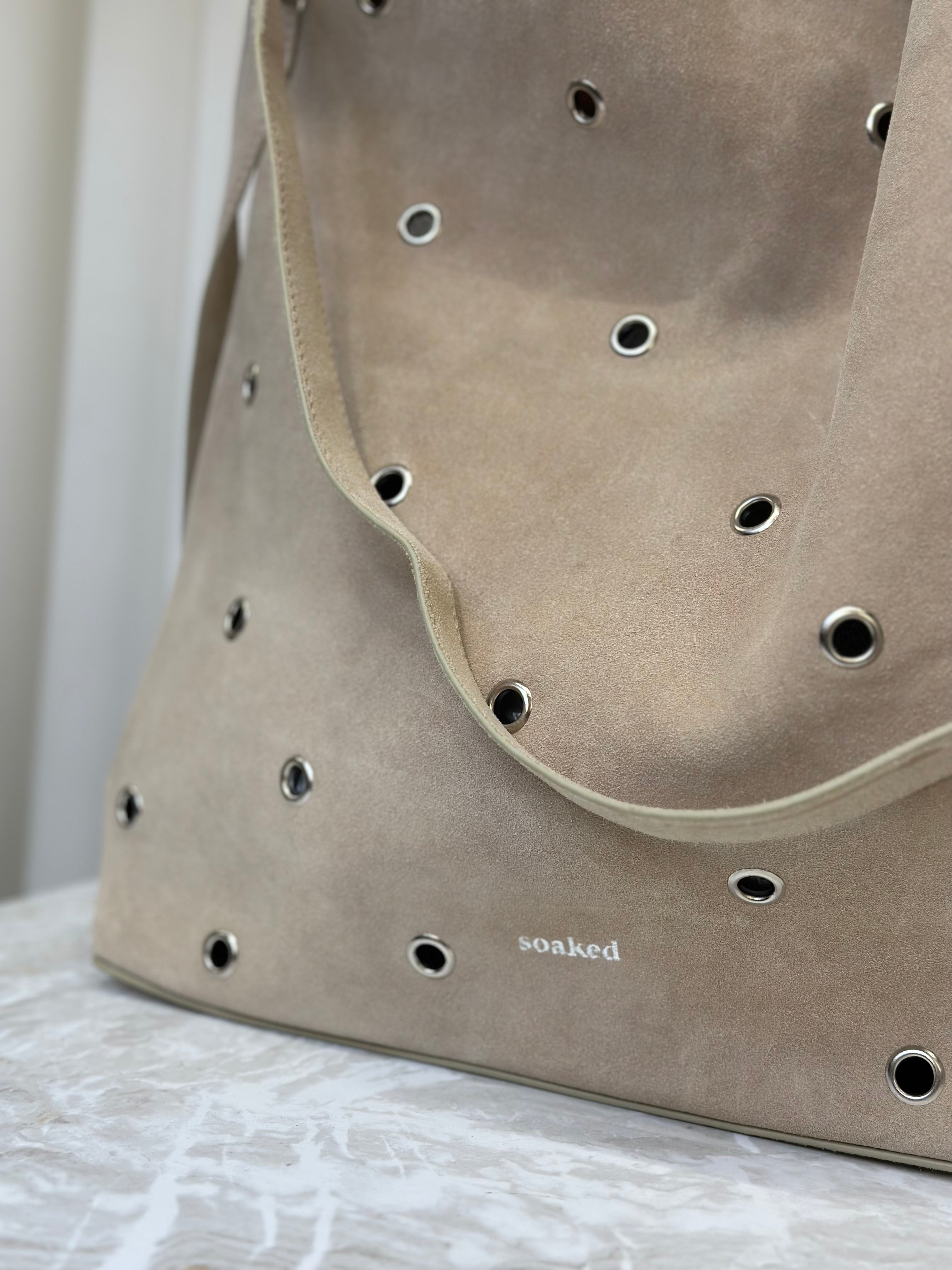 SOAKED - CALILJE EYELETS SUEDE BAG - WHITE PEPPER