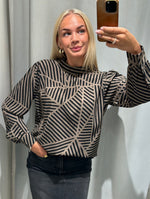 Ladda upp bild till gallerivisning, JDY - PIPER L/S HIGH NECK TOP - WALNUT/BLACK GEO
