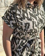 Ladda upp bild till gallerivisning, ONLY - HANNOVER S/S SHIRT DRESS - TARMAC/PUMICE STONE
