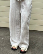 Ladda upp bild till gallerivisning, VERO MODA - LINN HW PANTS - SNOW WHITE/OLGA MOON
