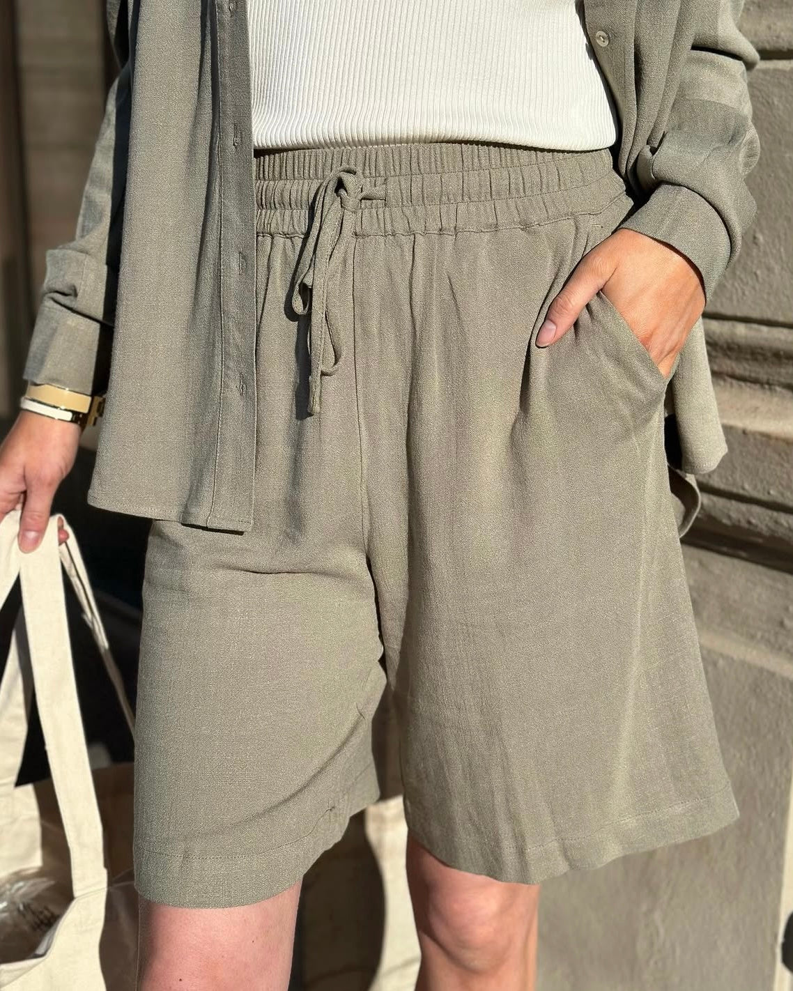 SELECTED FEMME - VIVA MW SHORTS - VETIVER