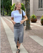 Ladda upp bild till gallerivisning, VEROMODA - VERI SKIRT - MEDIUM GREY DENIM
