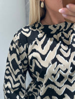 Ladda upp bild till gallerivisning, JDY - PIPER L/S HIGH NECK TOP -  CROCKERY ZIGZAG
