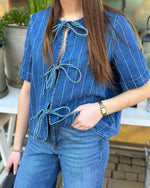 Ladda upp bild till gallerivisning, VERO MODA - TRILLE SS STRIED TIE SHIRT - MEDIUM BLUE
