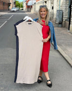 Ladda upp bild till gallerivisning, PIECES - LENA SS MIDI DRESS - SILVER GRAY
