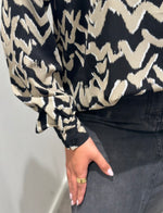 Ladda upp bild till gallerivisning, JDY - PIPER L/S HIGH NECK TOP -  CROCKERY ZIGZAG
