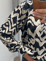 Ladda upp bild till gallerivisning, JDY - PIPER L/S HIGH NECK TOP -  CROCKERY ZIGZAG
