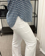 Ladda upp bild till gallerivisning, ONLY - VIC S/S TOP - DARK DENIM/SMALL IKAT
