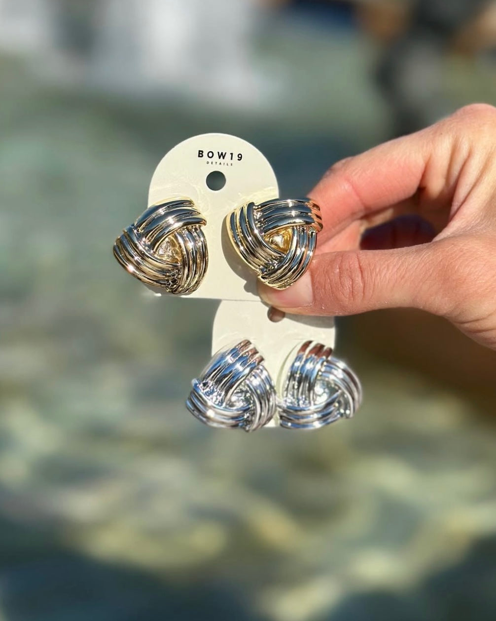 BOW19DETAILS - KNOT STUD - SILVER