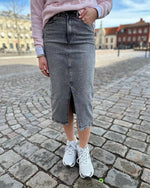 Ladda upp bild till gallerivisning, VERO MODA - VERI HR CALF DENIM SKIRT - MEDIUM GREY DENIM
