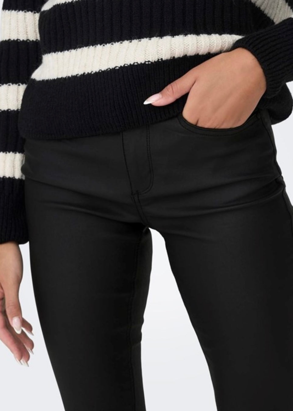 ONLY - BLUSH LIFE MID FLARED COATED PANT - BLACK