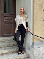 Ladda upp bild till gallerivisning, COSY HOUSE - STICKAD VÄST - BEIGE
