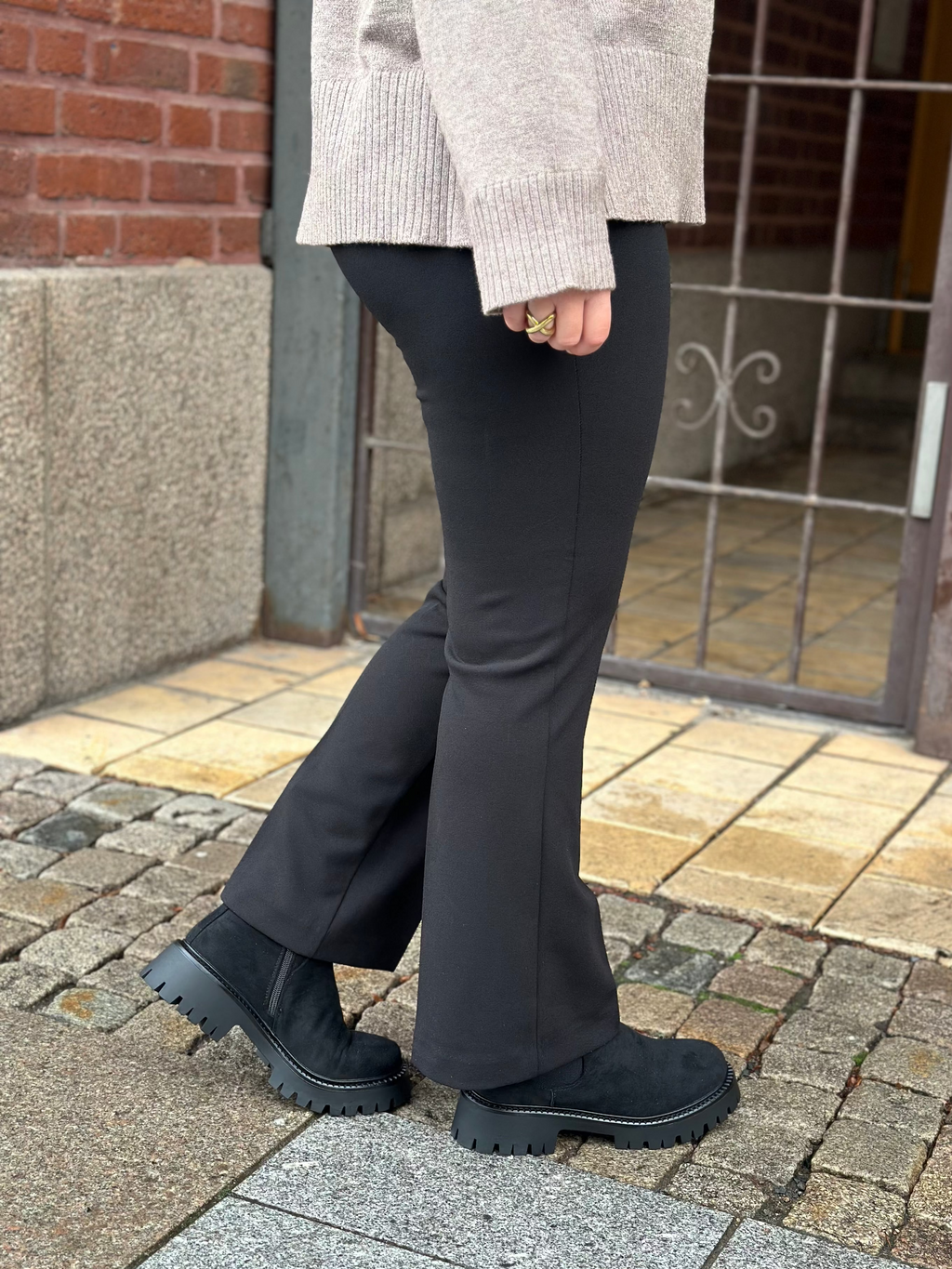 SOAKED - BEA KAYLEE KICKFLARE PANTS 30406750 - BLACK