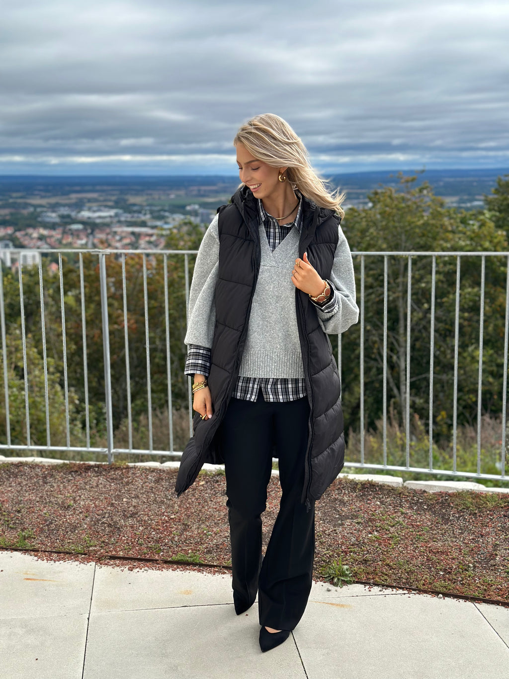 PIECES - BEE NEW LONG PUFFER VEST - BLACK