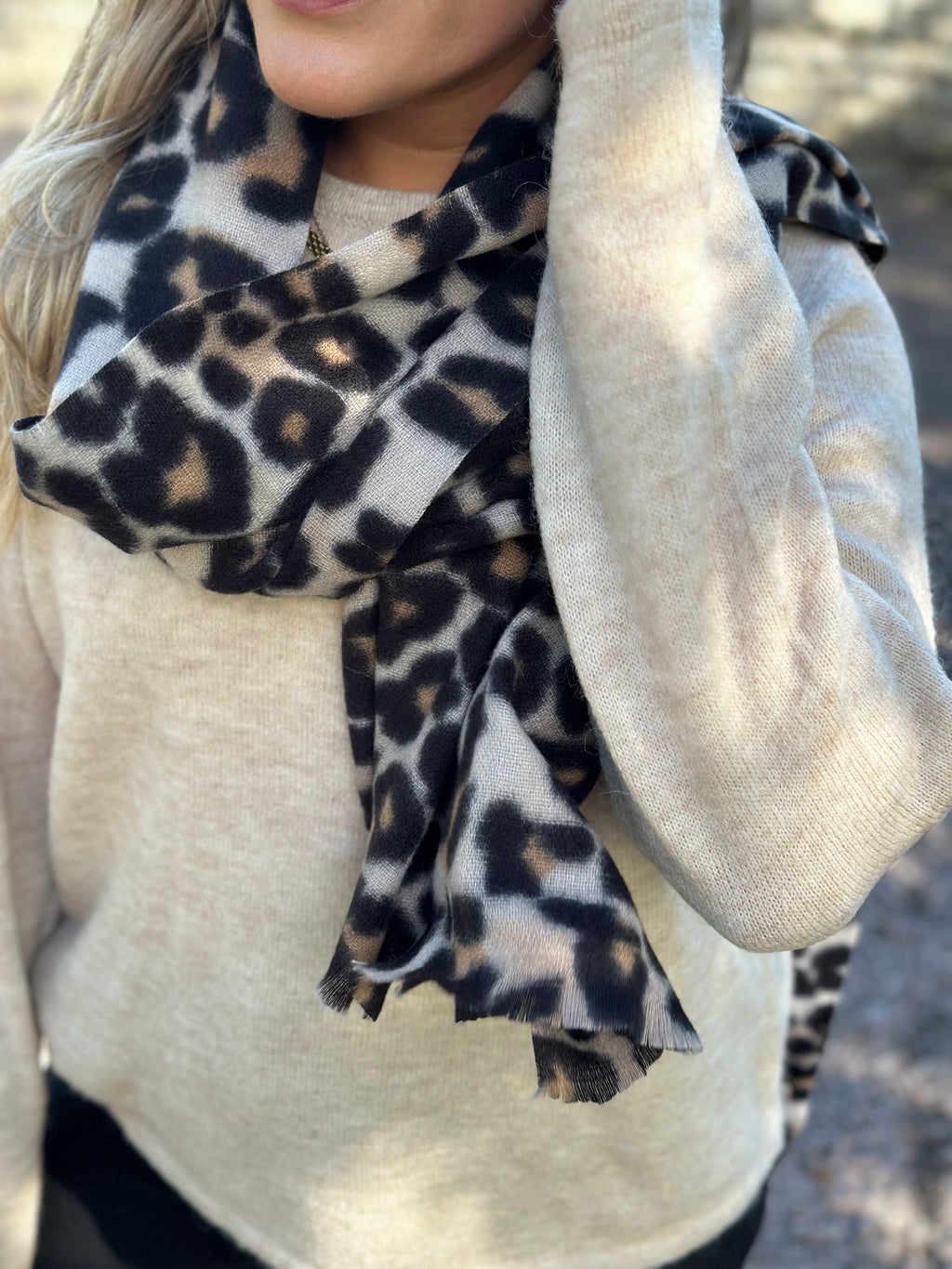 PIECES - JORNA LONG SCARF - BLACK/LEO