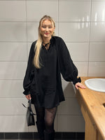 Ladda upp bild till gallerivisning, ONLY - FAYCE LS SHORT LOOSE DRESS - BLACK
