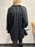 Ladda upp bild till gallerivisning, ONLY - FAYCE LS SHORT LOOSE DRESS - BLACK
