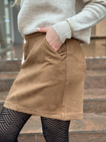 Ladda upp bild till gallerivisning, VEROMODA - DONNADIVA SHORT SKIRT - COGNAC
