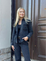 Ladda upp bild till gallerivisning, JDY - STINE STONE LS SHIRT - BLACK DENIM
