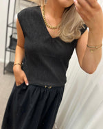 Ladda upp bild till gallerivisning, PIECES - FLORA SS V-NECK TOP - BLACK
