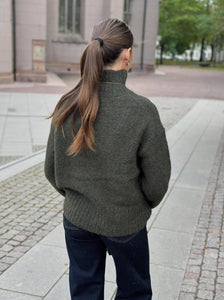 SELECTED FEMME - GABRIELLA LS KNIT HIGH NECK - DEEP DEPTHS