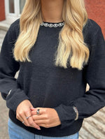 Ladda upp bild till gallerivisning, JDY - ALVA LIFE L/S EMBELLISH PULLOVER - BLACK/SILVER EMB
