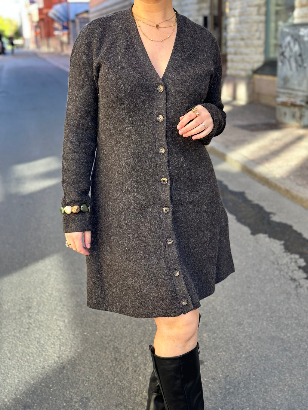 VERO MODA - DOFFY JAQUARD LS V-NECK BUTTON DRESS - CHOCOLATE TORTE/MELANGE