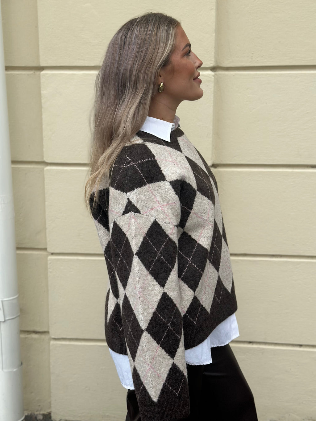 PIECES - ALVA LS LOOSE O-NECK CHECK KNIT - HOT FUDGE/BIRCH