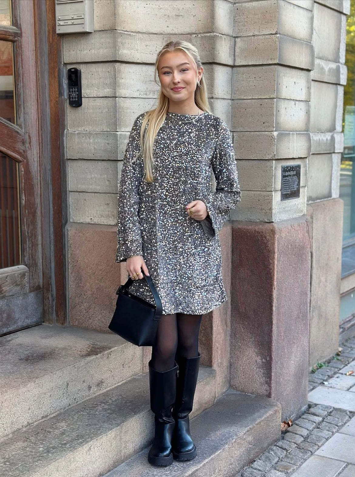 PIECES - KAM LS DRESS BACK BOW DRESS - MOREL/SILVER SEQ