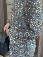 Ladda upp bild till gallerivisning, PIECES - KAM LS DRESS BACK BOW DRESS - MOREL/SILVER SEQ
