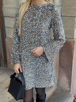 Ladda upp bild till gallerivisning, PIECES - KAM LS DRESS BACK BOW DRESS - MOREL/SILVER SEQ
