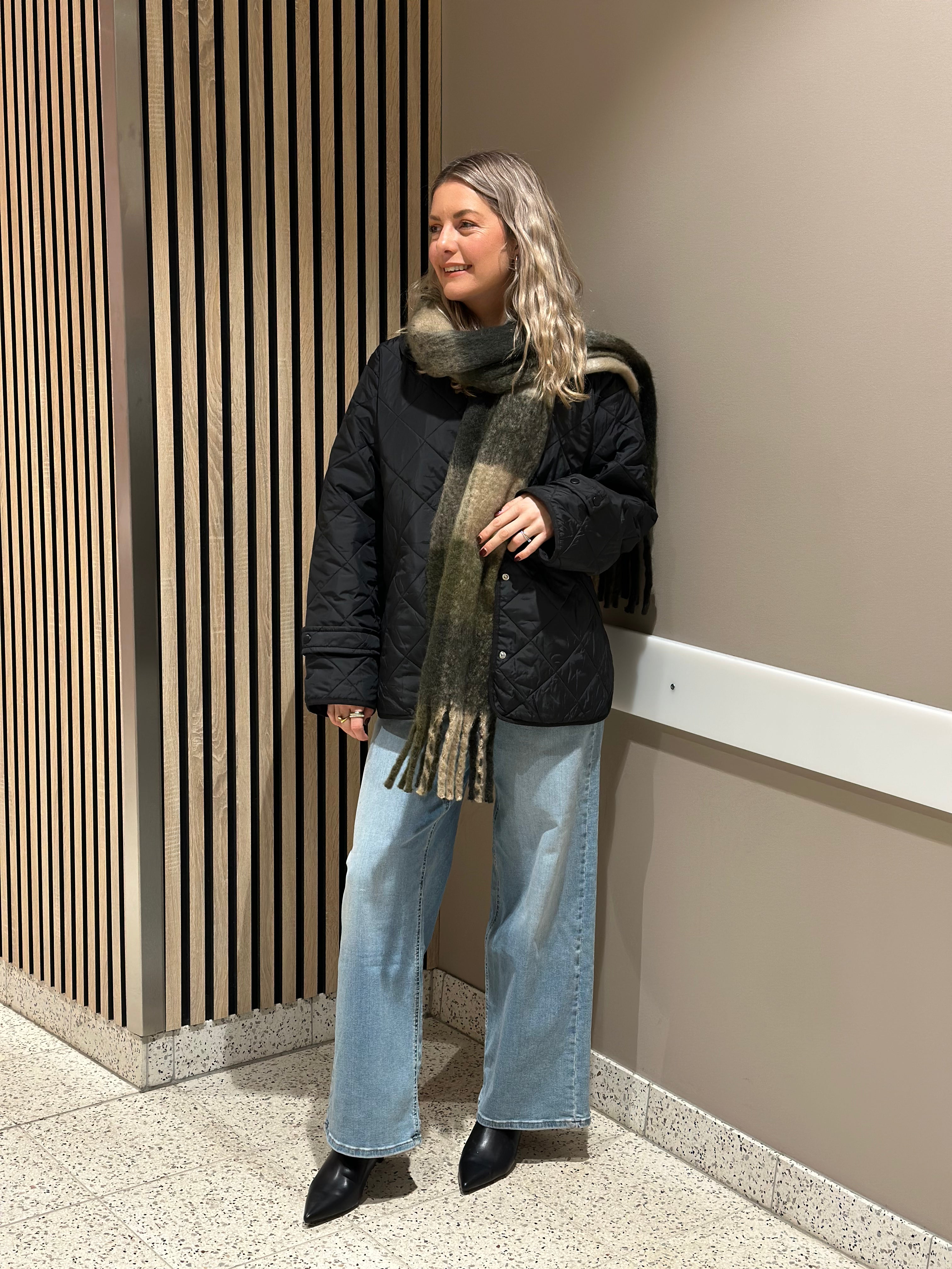 PIECES - EMILY SHORT QUIL TED JACKET - BLACK