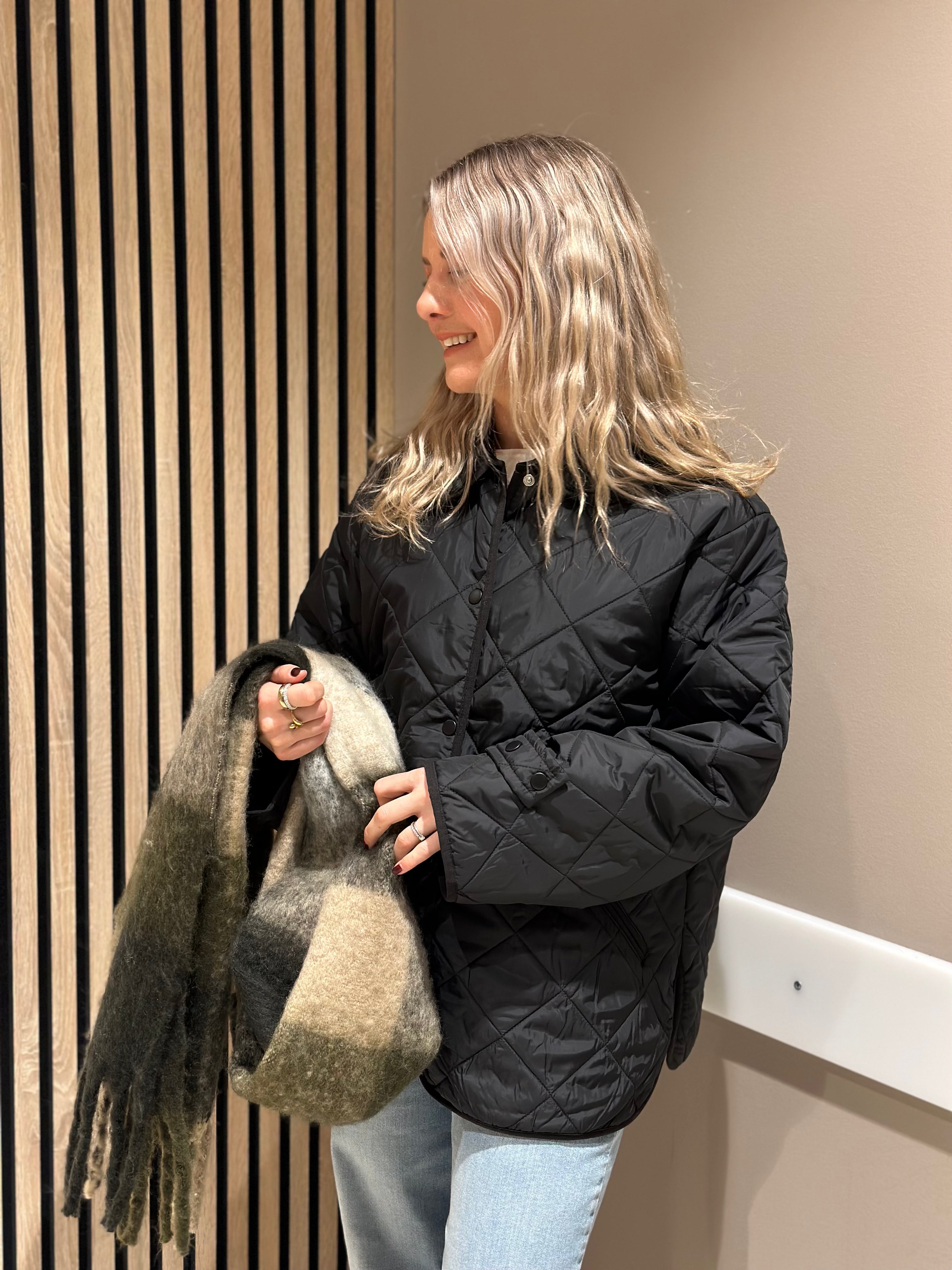 PIECES - EMILY SHORT QUIL TED JACKET - BLACK