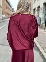 Ladda upp bild till gallerivisning, COSY HOUSE - GLANSIG BLUS - RÖD
