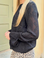 Ladda upp bild till gallerivisning, VEROMODA - MISHI LS TOP - BLACK
