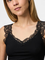 Ladda upp bild till gallerivisning, PIECES - BARBERA LACE TOP - BLACK
