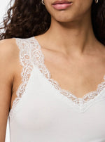 Ladda upp bild till gallerivisning, PIECES - BARBERA LACE TOP - BRIGHT WHITE

