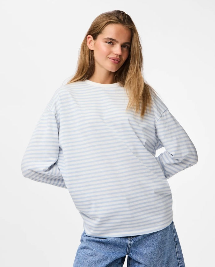 PIECES - SADIE TOP - CLOUD DANCER CASHMERE BLUE