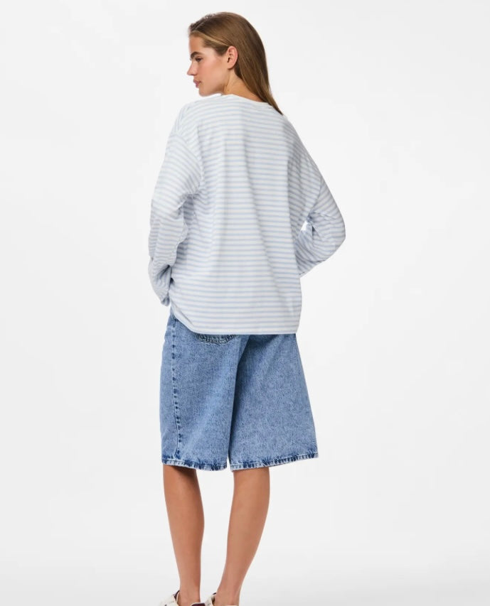 PIECES - SADIE TOP - CLOUD DANCER CASHMERE BLUE