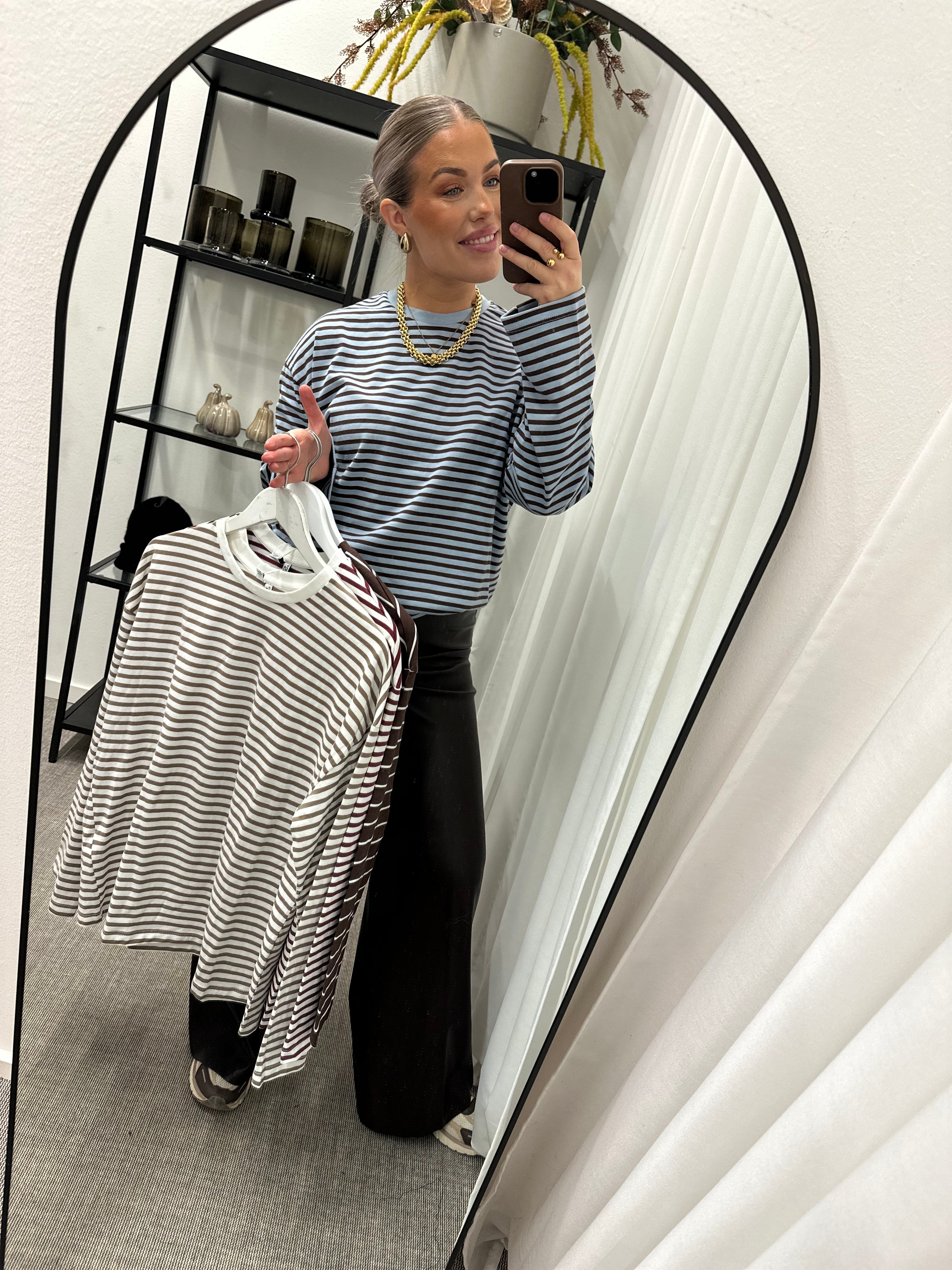 PIECES - SADIE LS TOP JRS - CASHMERE BLUE/HOT FUDGE