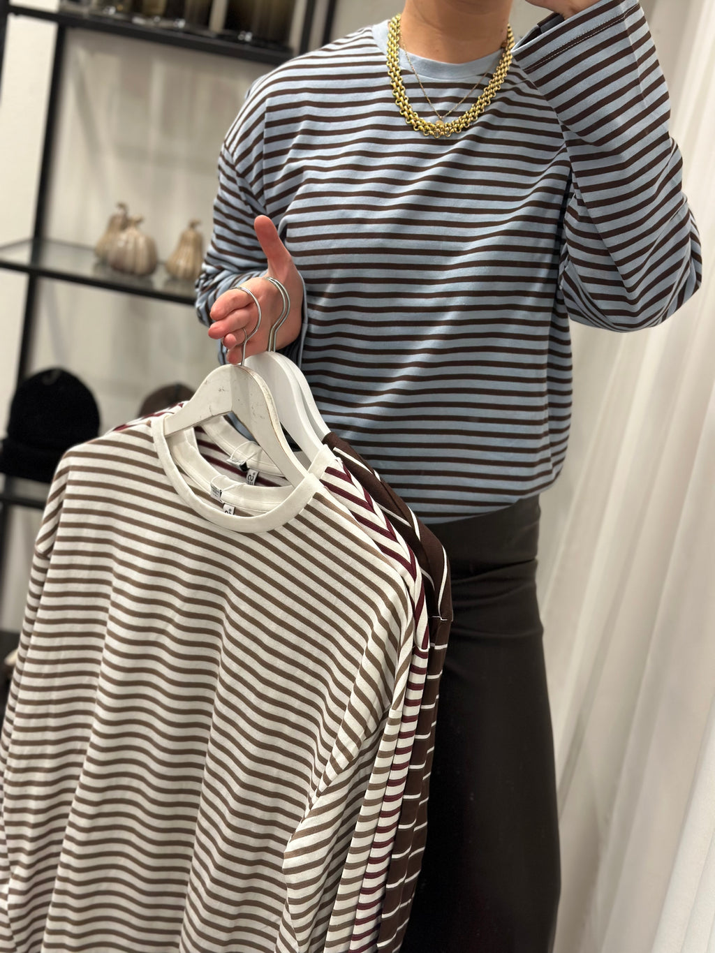 PIECES - SADIE LS TOP JRS - CASHMERE BLUE/HOT FUDGE